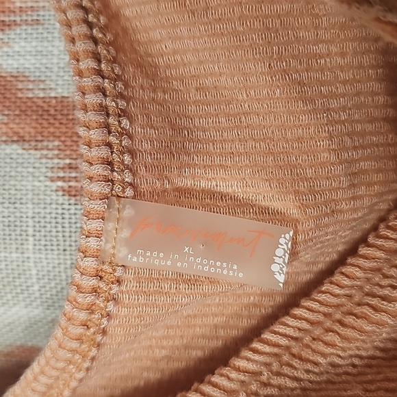 Women's Off-Shoulder Top - Picture 4 of 6